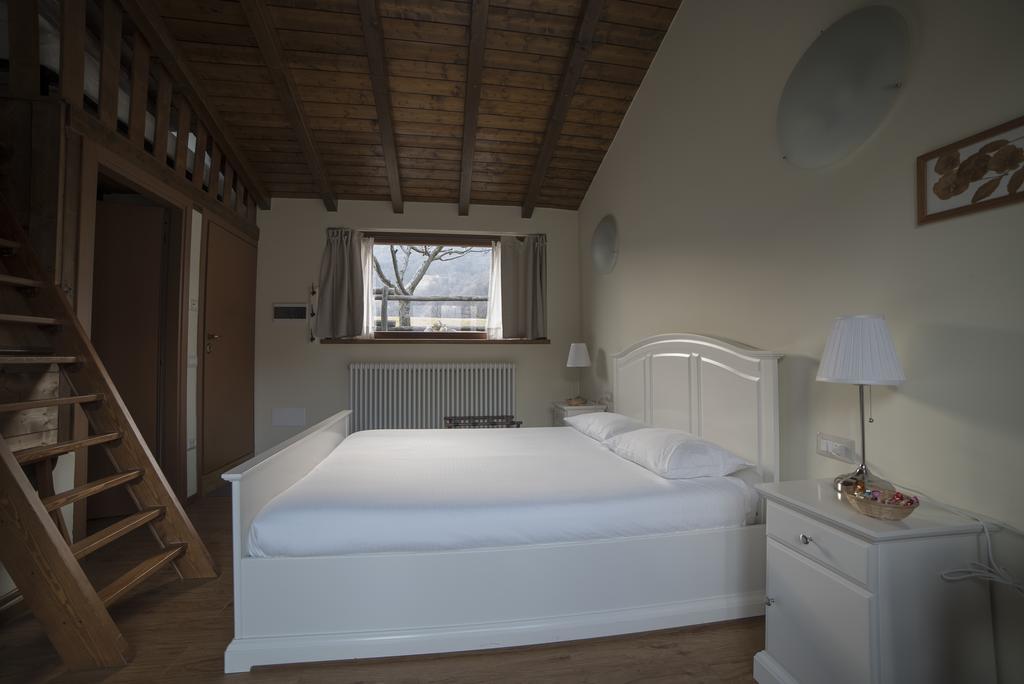 Вілла Agriturismo Il Mirtillo B,B Pasturo Екстер'єр фото